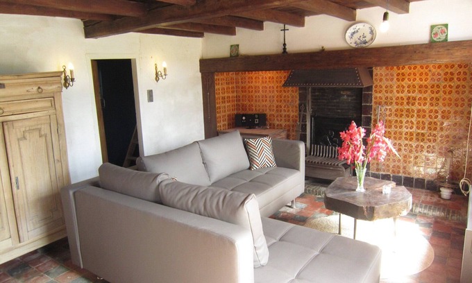 Proven House | Tranquil Home with BBQ
