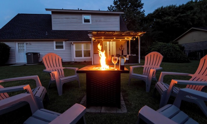 Pooler House | Tranquil Location! Patio, Shuffle Board, Fire pit, Walk to Restaurants!
