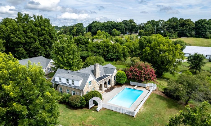 Maryville House | Tranquil Mountain Escape: Luxurious 5-Bedroom Farmhouse with Pool