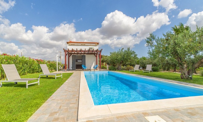 Menfi House | Tranquil setting for a relaxing break at La Casa degli Ulivi