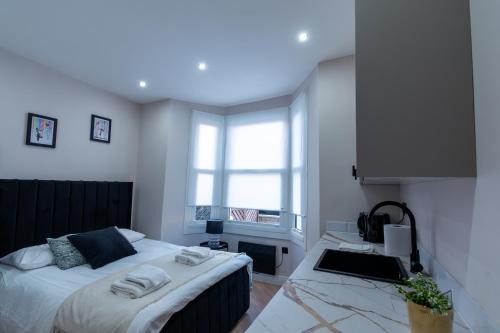 Streatham Apartment | Tranquil Studio in Streatham - One