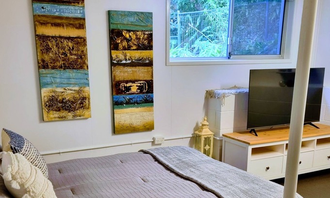 Buderim Apartment | Tranquil studio retreat. Walk to Buderim Village.