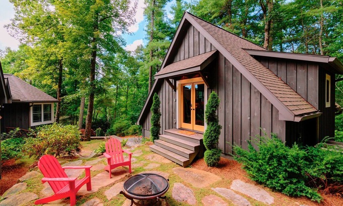 Mirror Lake Cabin | Tranquil Studio With Firepit, Canoe, Wooded Lot, Dogs OK, 4 Min To Town