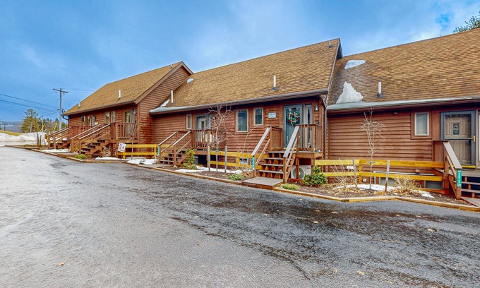 Sunplace House | Tranquil & sunlit lake retreat with pool, fire pit, & views - near skiing & golf