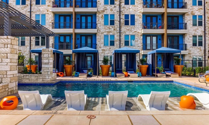 Dallas Apartment | Tranquil super clean Apartment pool,gym, parking
