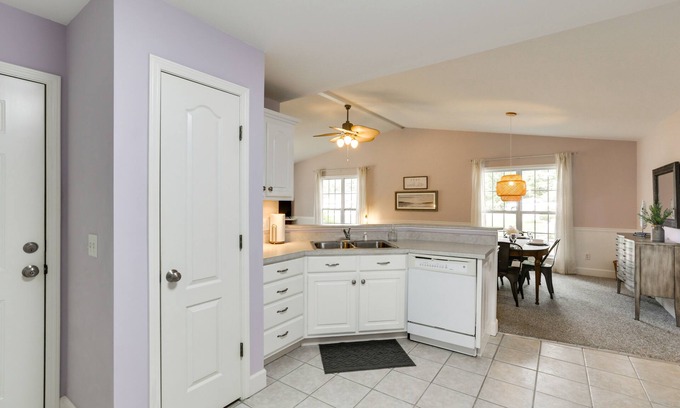 Thomasville Cottage | Tranquil Thomasville Retreat w/Deck + Dining Area