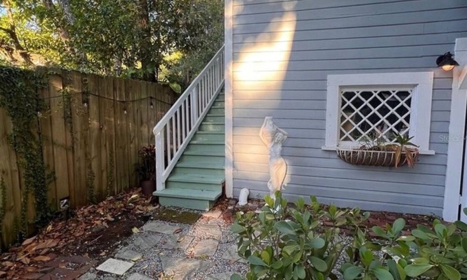 Sanford Apartment | Tranquil upstairs studio retreat in Historic Downtown Sanford