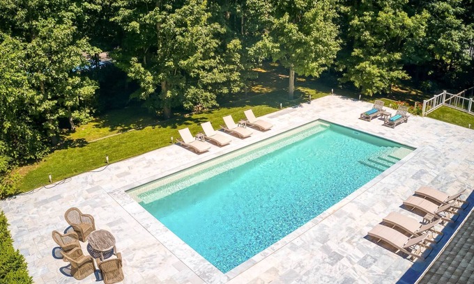 Hay Beach House | TRANQUIL RESORT STYLE RETREAT WITH LUXURY GUNITE POOL 2 MIN FROM SANDY BEACHES
