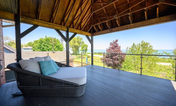 Hamilton House | Tranquil Waterfront Beach House