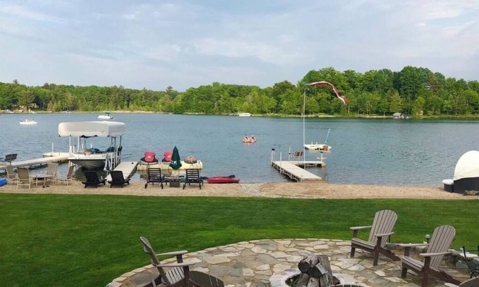 Smyrna House | Tranquil Waters at Blue Lake - Tiki Loft, Hot Tub, Fire Pit, Outdoor Kitchen