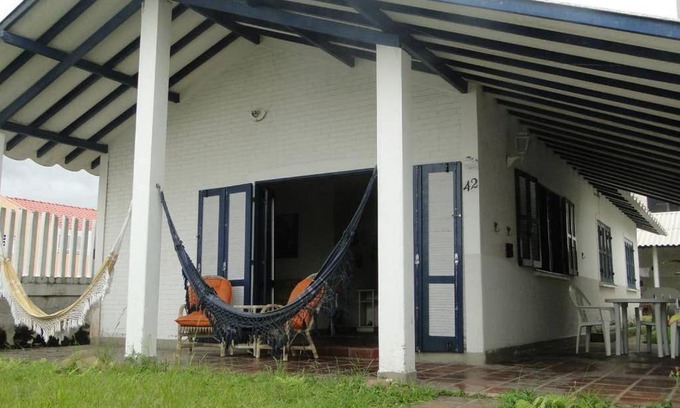 Matinhos House | Tranquilidade a alguns passos da praia - churrasqueira, super wi-fi!
