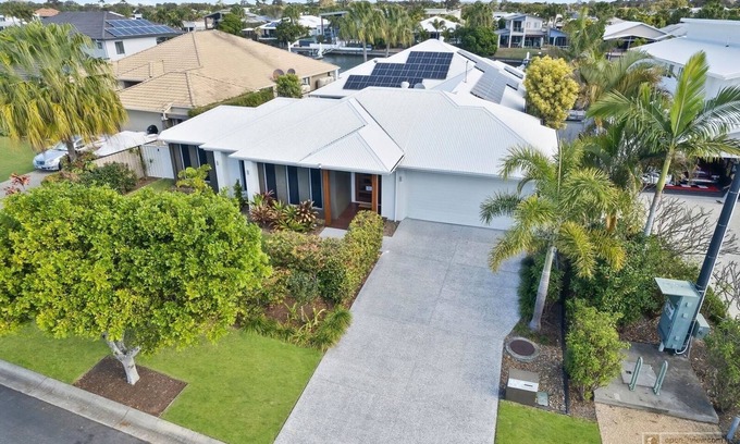 Banksia Beach House | Tranquilita Haven