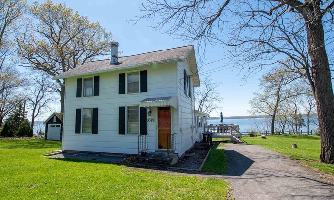 Town of Ledyard Cottage | Tranquility Base: "Cayuga Lakehouse 1 Mile from Aurora Inn Wedding Venue"