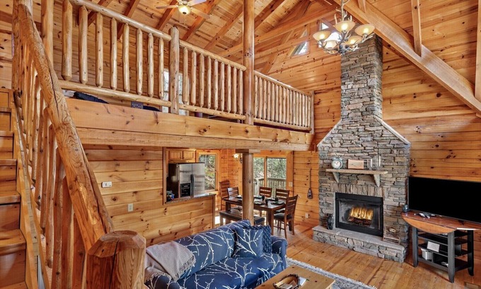 Stonecrest Cabin | Tranquility - Brand new hot tub, 3bd/3ba, pool table, river access, community lake