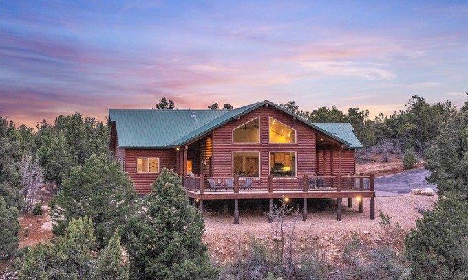 Zion National Park East Entrance House | Tranquility Cabin| Family-Friendly Zion Getaway