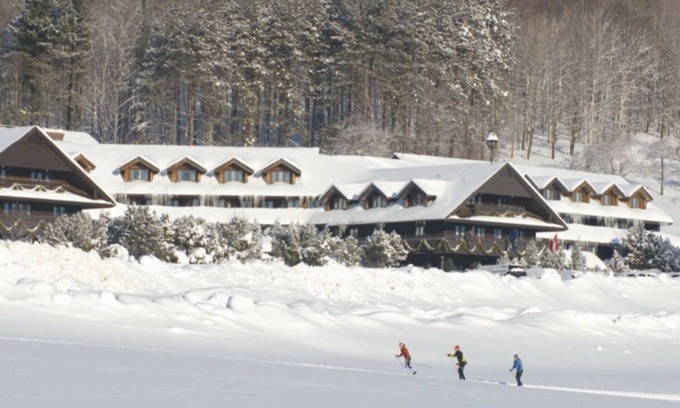 Moscow Ski Chalet | Trapp Family Chalet Feb 18-25, 2024. PRESIDENT'S WEEK - 2BR, 2BTH, Sleeps 6