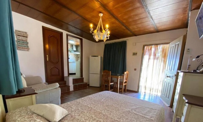 Cordoba Apartment | TrassierraRooms D Room with bathroom and kitchen 10 min from downtown