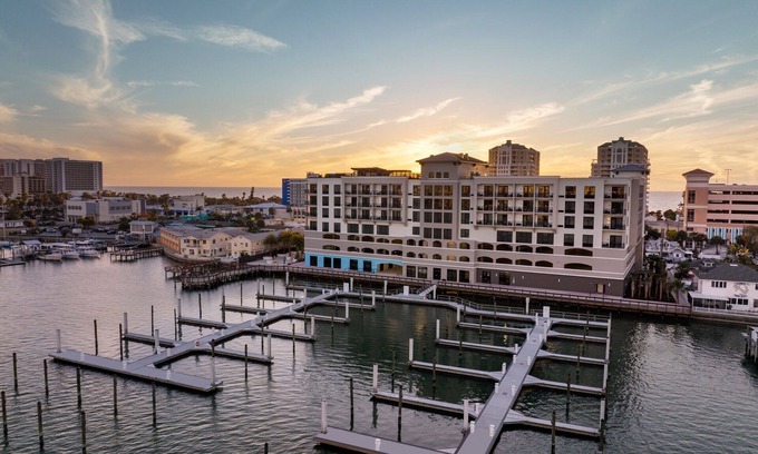 Clearwater Beach Hotel | Travel Destination! 3 Great Units, On-Site Restaurant, Near Beach Walk