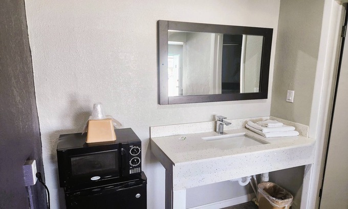 Jackson Hotel | Travel Inn by OYO, Hwy 80 - Jackson