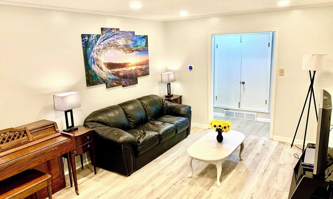 Germantown House | Travel workers xAI, Google, BlueOval,Top Golf-Corporate Housing