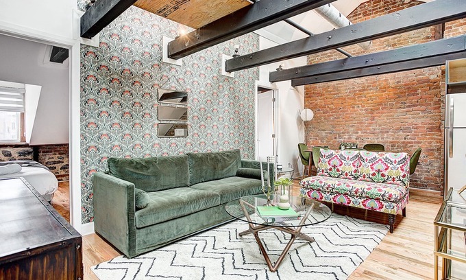 Latin Quarter Apartment | Traveler's Gem Downtown 3BR-2BA| Walk Everywhere |