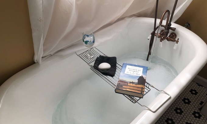 Northeast Kansas City House | Travelers! Cottage West is a Perfect Stop on Your Trip! Central locale near hwys