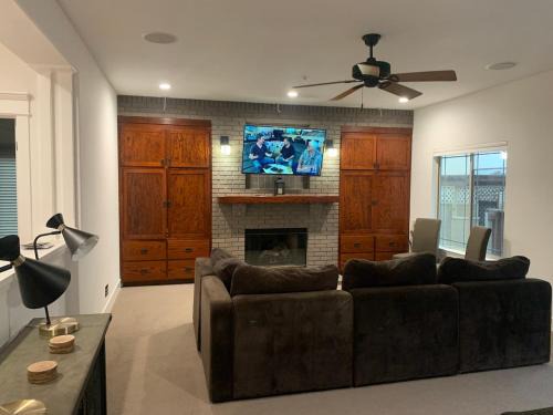 Gilroy House | Travelers Dream Near Monterey San Jose, santa Cruz SJC