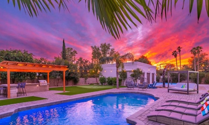 Paradise Valley Village Villa | Travelers Dream Oasis+JumpMan PicklballCrt+PuttPut+HeatedPool+BocceBall Court+