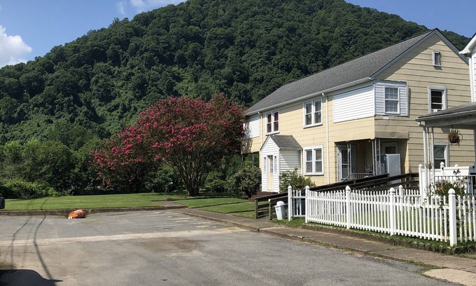 Mount Carbon Apartment | Travelers Rest slps 5 Riverview, near NRG, trails, fishing. NRG, Falls, & more.