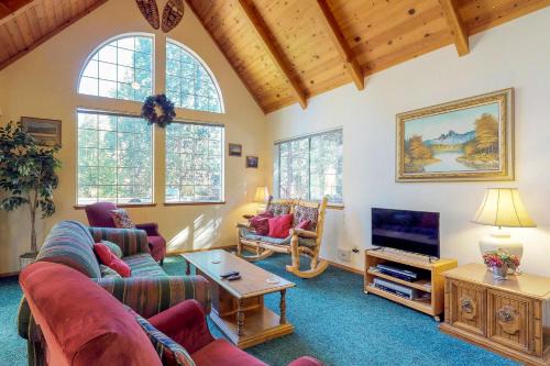 Shaver Lake House | Travelers Rest
