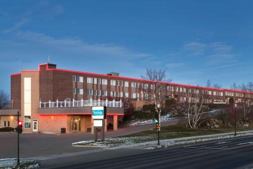Baie Comeau Hotel | Travelodge by Wyndham Baie Comeau