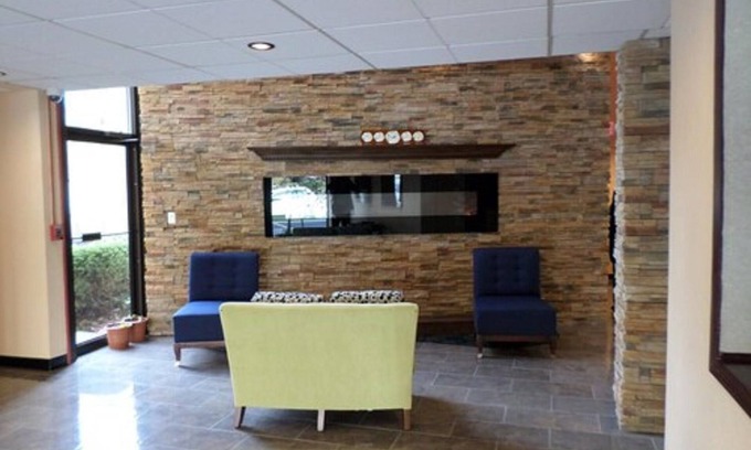Lakewood Hotel | Travelodge by Wyndham Cleveland Lakewood