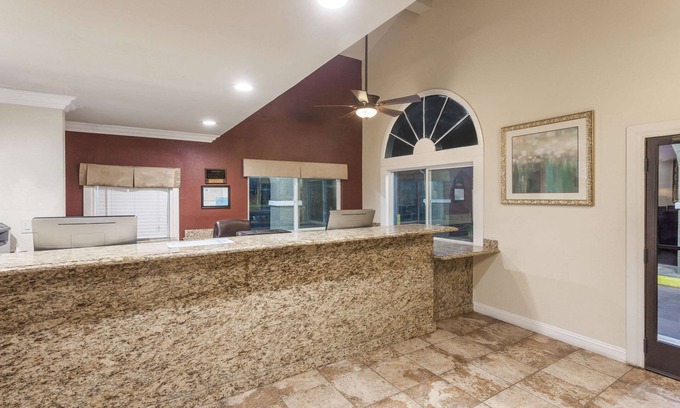 Hemet Hotel | Travelodge by Wyndham Hemet CA