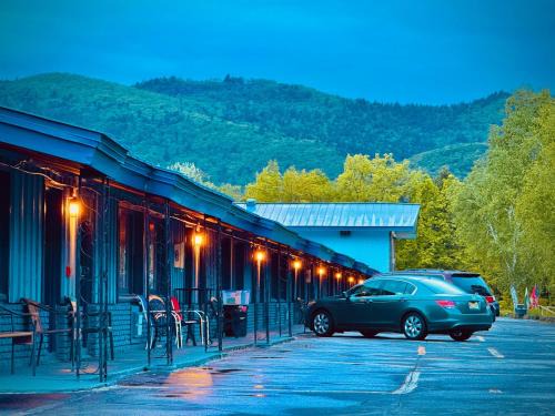 Lake George Hotel | Travelodge by Wyndham Lake George NY
