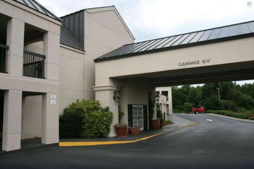 Roanoke Hotel | Travelodge by Wyndham Roanoke