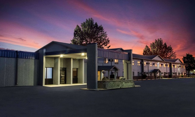 Wahpeton Hotel | Travelodge by Wyndham Wahpeton Event Center