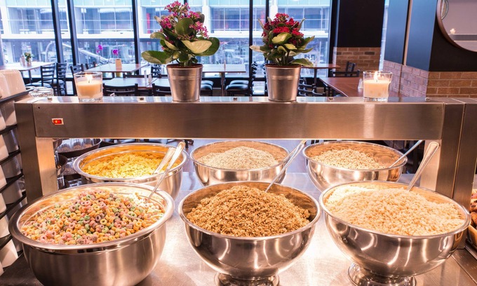 Chinatown Hotel | Travelodge Hotel by Wyndham Montreal Centre