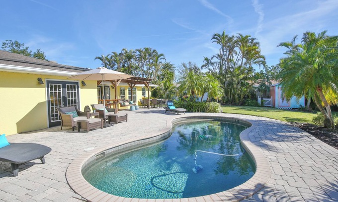 Palma Sola House | Treasure Chest - Simply Beautiful and Relaxing