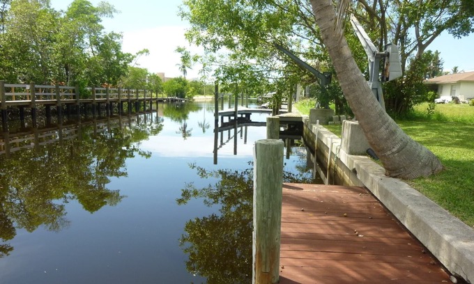 Bonita Shores House | Treat Yourself to this Waterfront Beauty! BOAT & BIKES INCLUDED - Upstairs unit