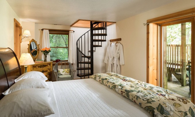Logan Cabin | Tree House Cabin Hocking Hills
