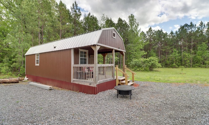 Higden Cottage | Tree-Lined Higden Retreat: Close to Parks + Trails