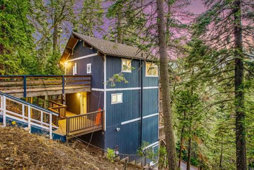 Arrowhead Villas House | Tree-Lined Lake Arrowhead Cabin about 1 Mi to Village!