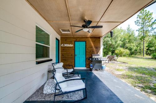 Crystal River House | Tree-Lined Retreat 4 Mi to Three Sisters Springs!