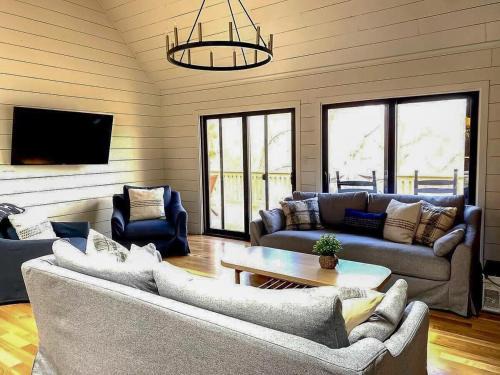 Topton House | Tree Top Lakefront Cottage on Lake Nantahala