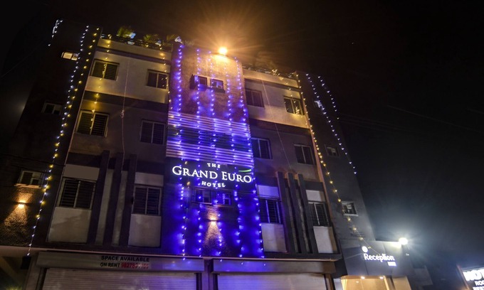 Indore Hotel | Treebo Grand Euro Pipliyahana Square