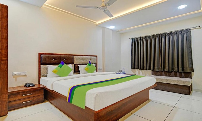 Indore Hotel | Treebo Jayshree Palace C21 Business Park