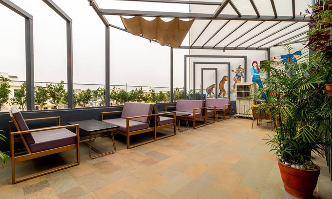 Sindhi Camp Hotel | Treebo Natraj - Jaipur