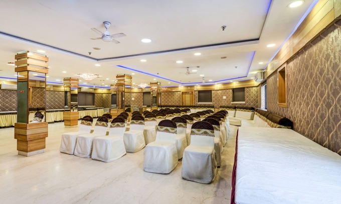 Phool Bagan Hotel | Treebo Pawan Putra, Kankurgachi