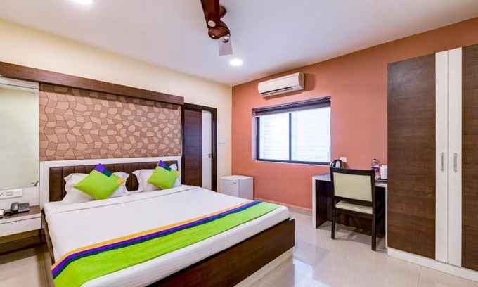 Phool Bagan Hotel | Treebo Pawan Putra, Kankurgachi