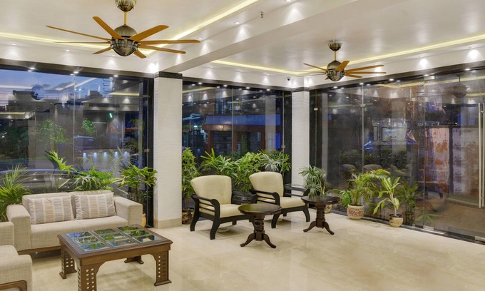 Kolkata Hotel | Treebo Premium The Crystal